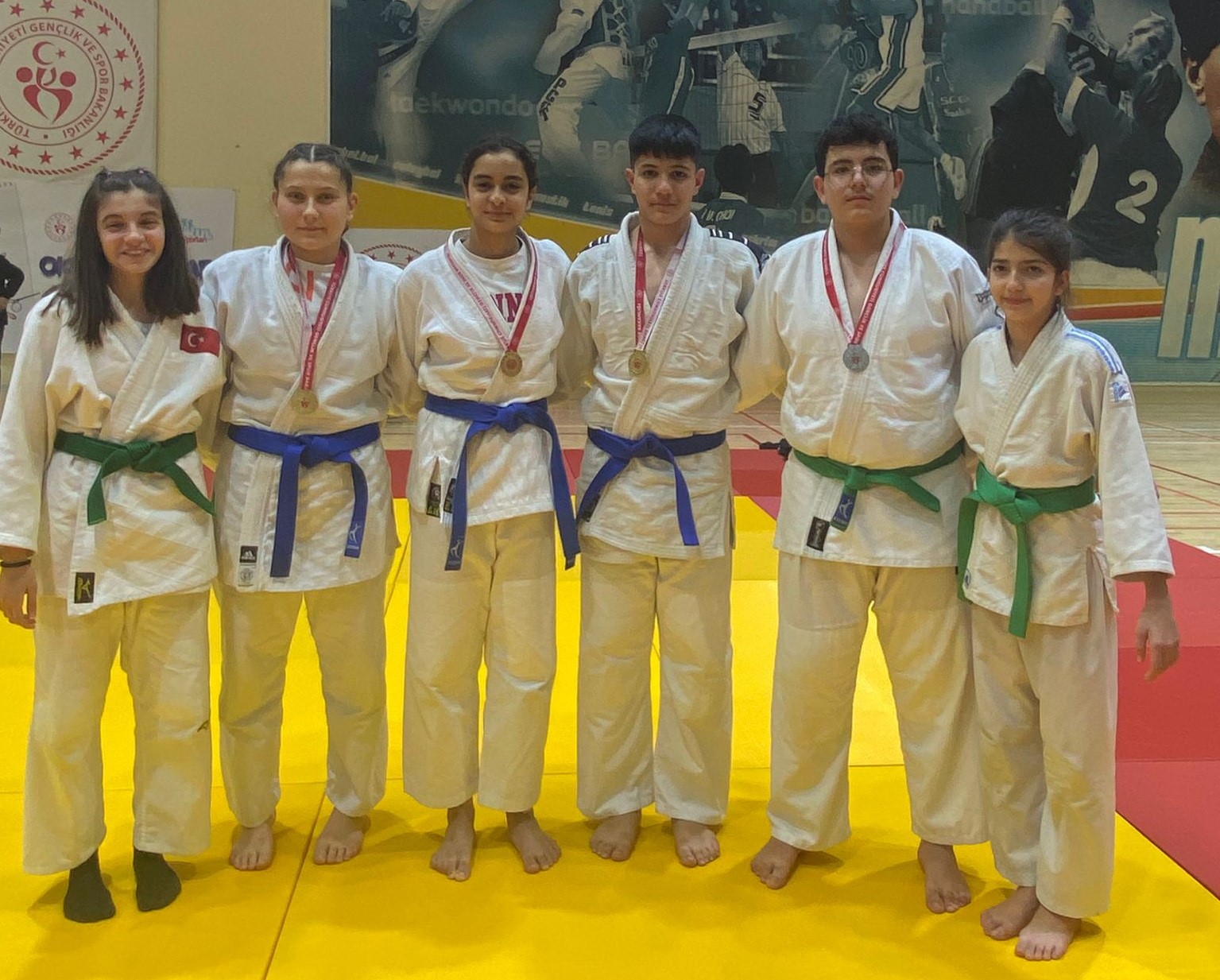 Salihli’nin yıldız judocuları il birinciliğinde madalyaları topladı
Salihli’nin yıldız judocuları il birinciliğinde madalyaları topladı