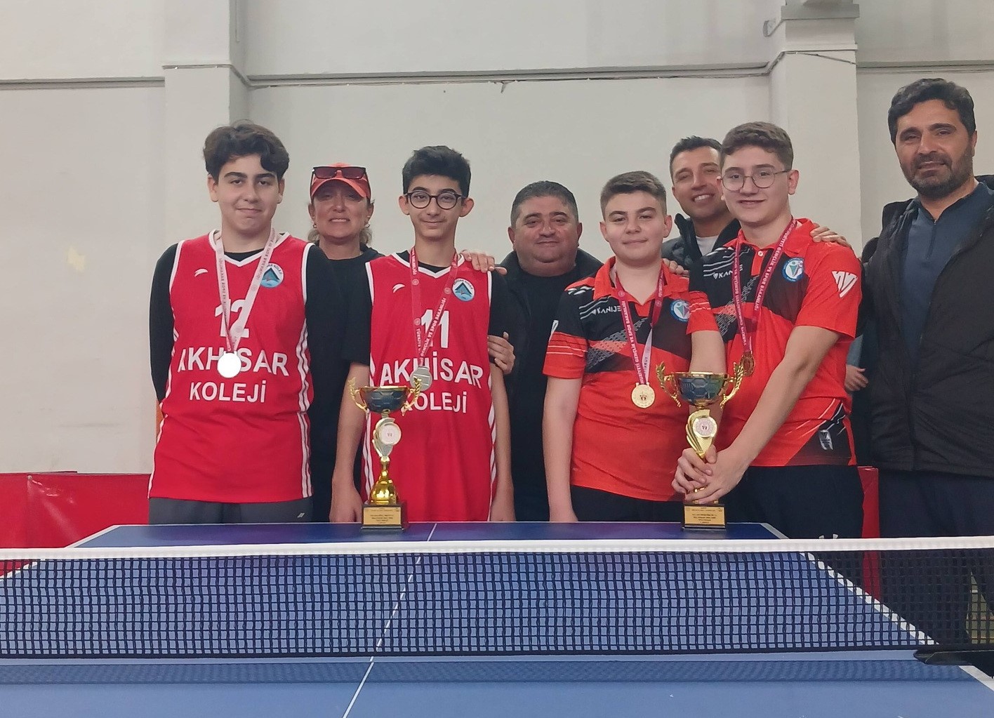 Salihli’nin yıldız tenisçileri Manisa’da şampiyon oldu
