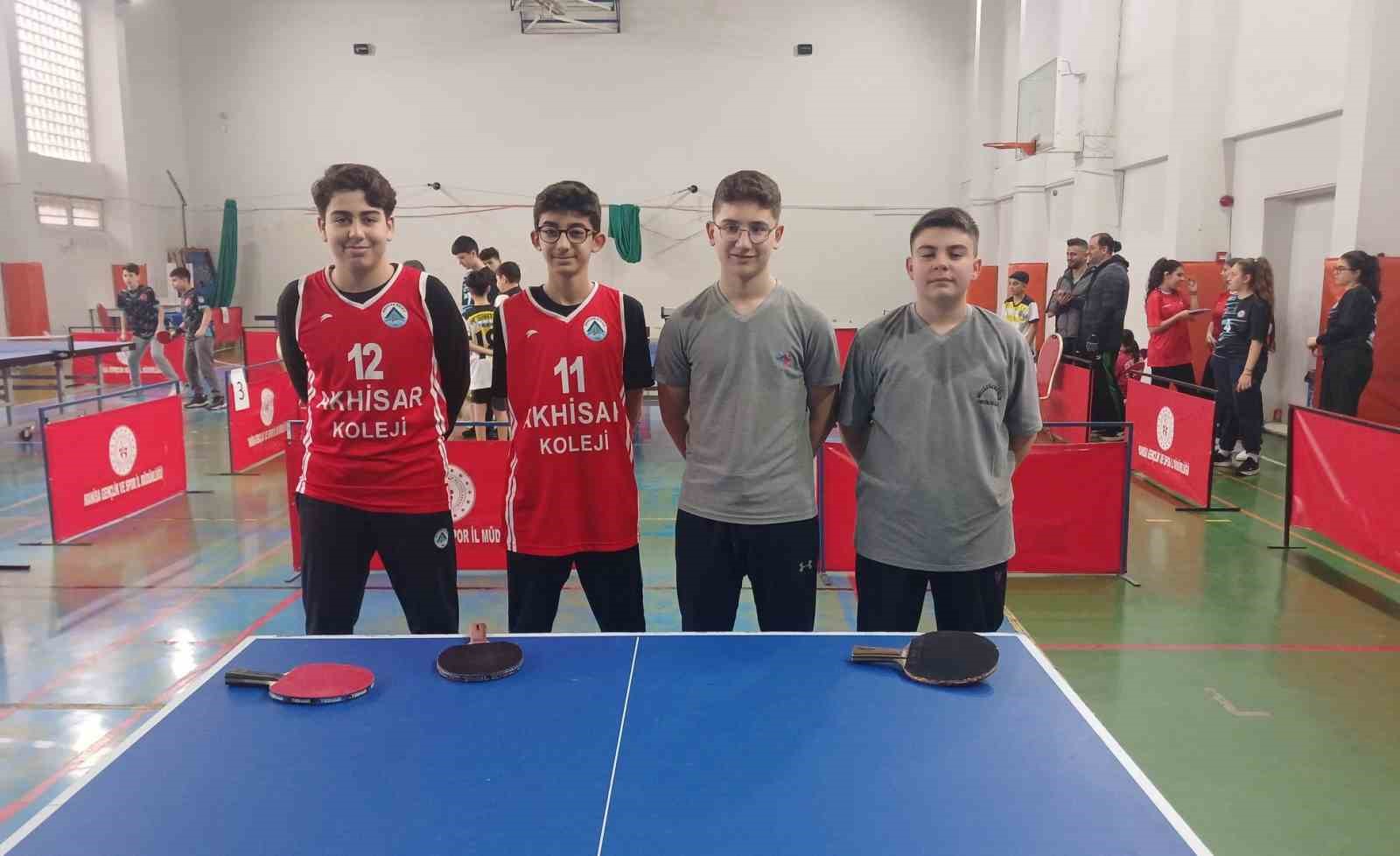 Salihli’nin yıldız tenisçileri Manisa’da şampiyon oldu
