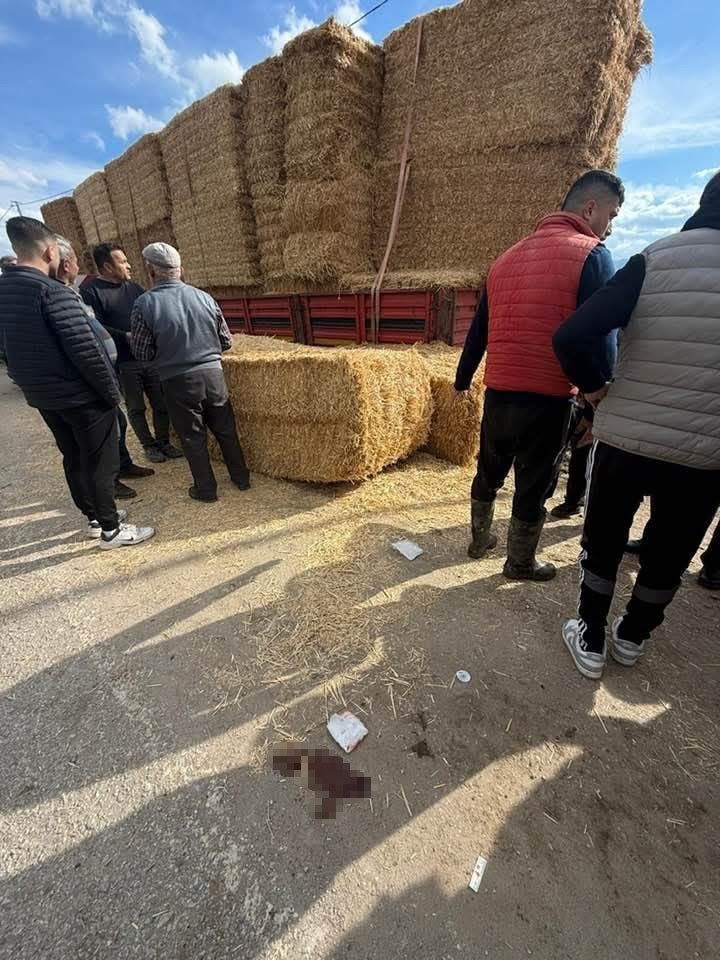 Saman balyalarının altında kalan kişinin ölüm anı kamerada
