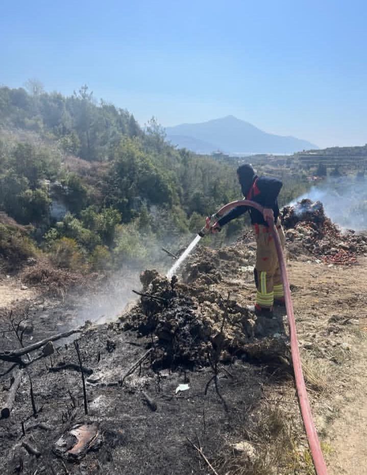 Samandağ’da bahçede çıkan yangın büyümeden söndürüldü
