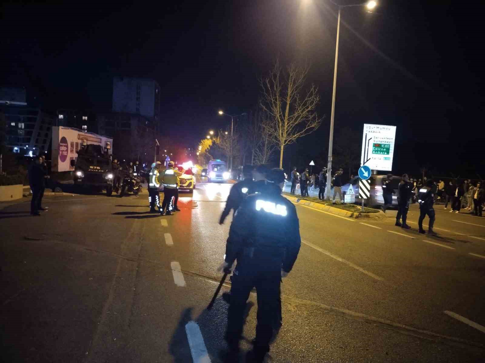 Samandıra’da Fenerbahçeli taraftarlar yönetim ve futbolculara tepki gösterdi
