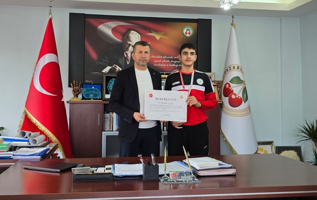 Şampiyon öğrencilere ödüller ve burs müjdesi
Şampiyon öğrencilere ödüller ve burs müjdesi