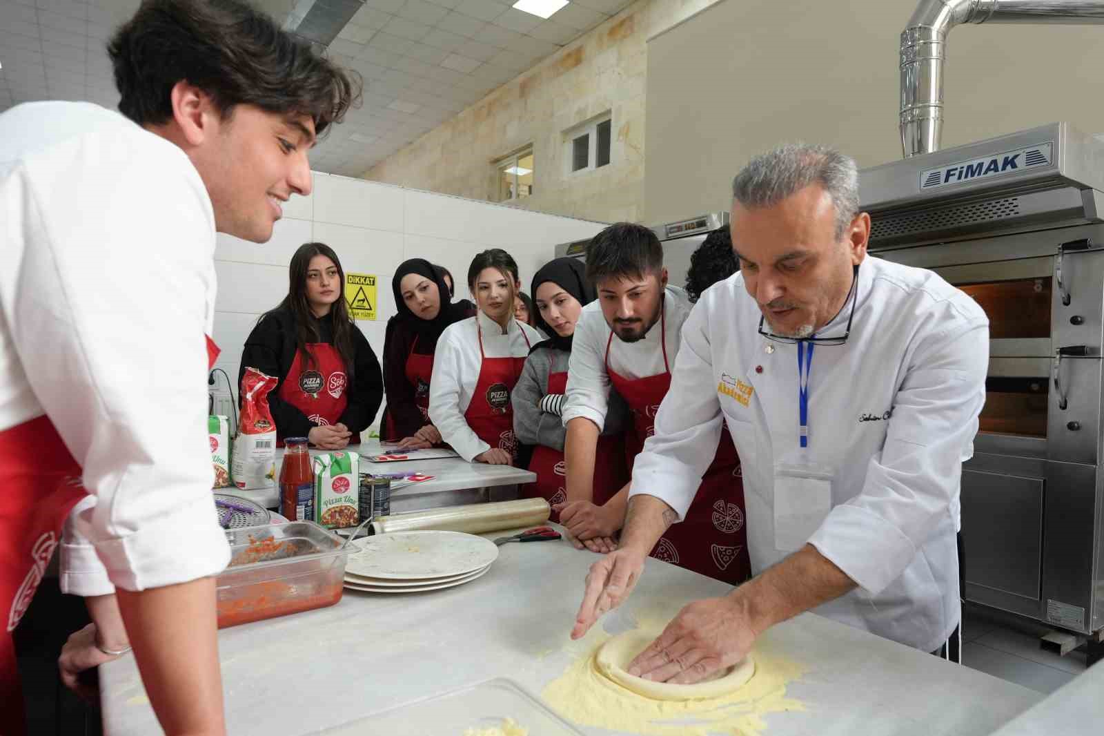 Şampiyon şeften uygulamalı pizza eğitimi
