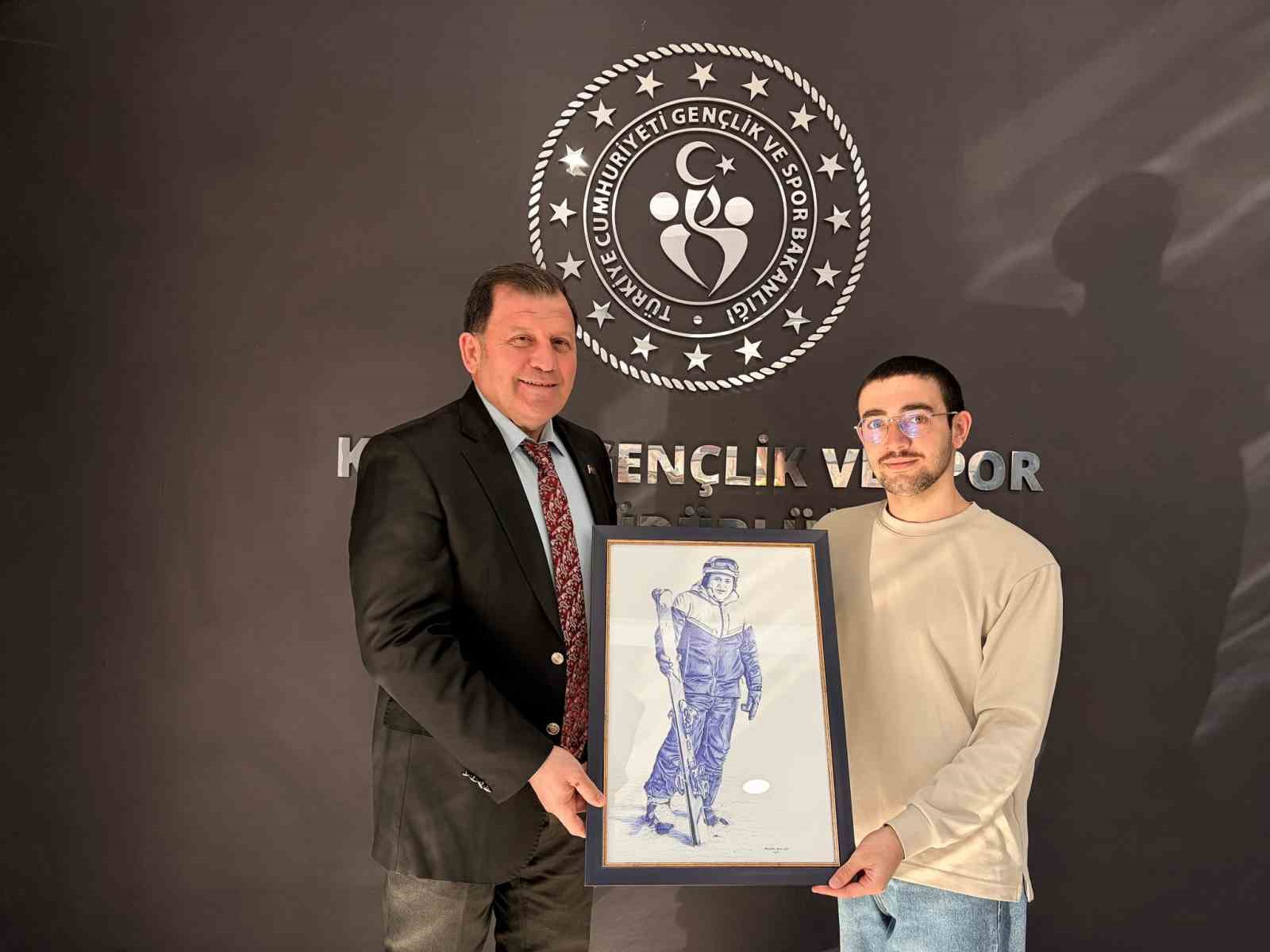 Şampiyon sporcudan Kabakcı’ya anlamlı hediye
