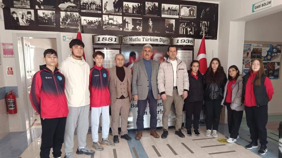 Şampiyon sporculardan anlamlı ziyaret
Şampiyon sporculardan anlamlı ziyaret