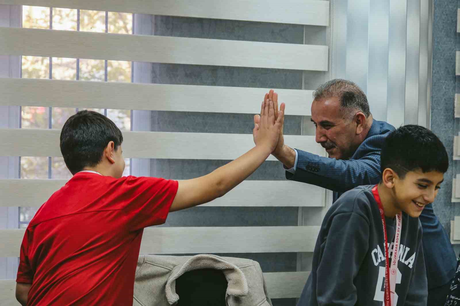 Şampiyonluk pastasını birlikte kestiler
