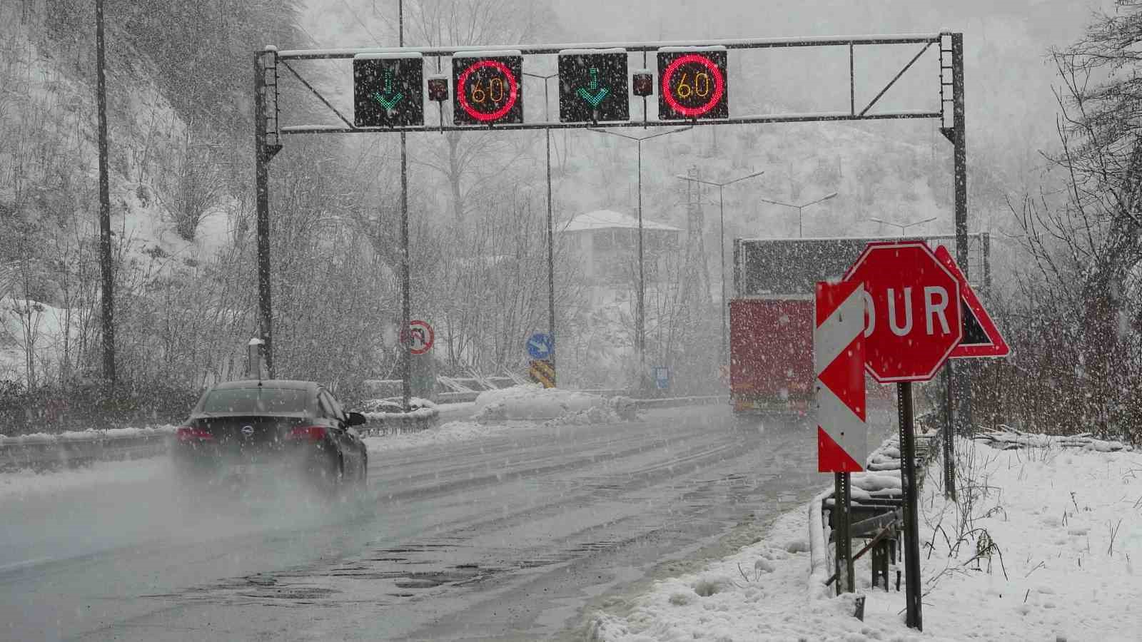 Samsun-Ordu karayolunda kar yağışı
