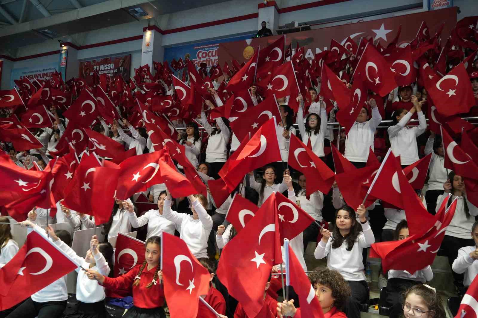 Samsun’da 23 Nisan, dünya çocuklarıyla kutlandı
