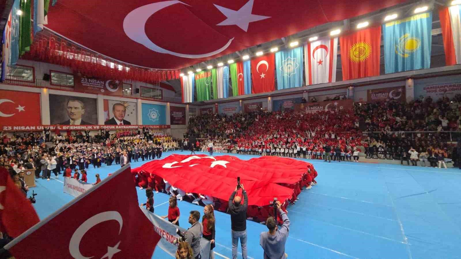 Samsun’da 23 Nisan, dünya çocuklarıyla kutlandı
