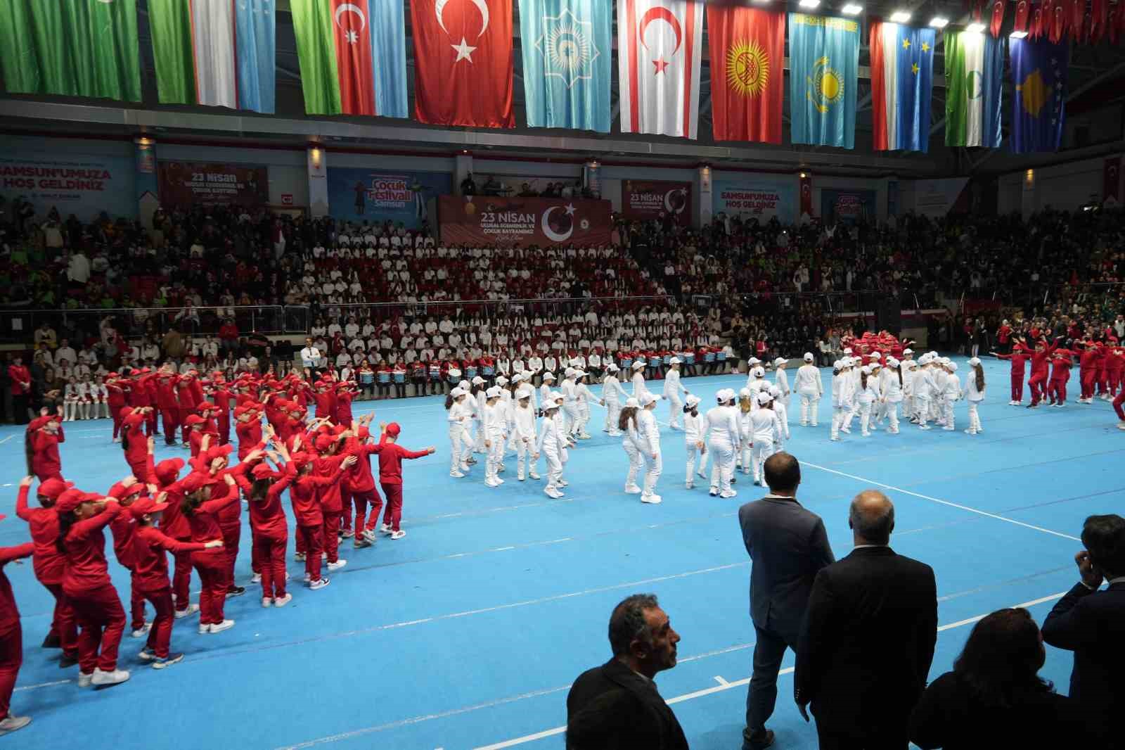 Samsun’da 23 Nisan, dünya çocuklarıyla kutlandı
