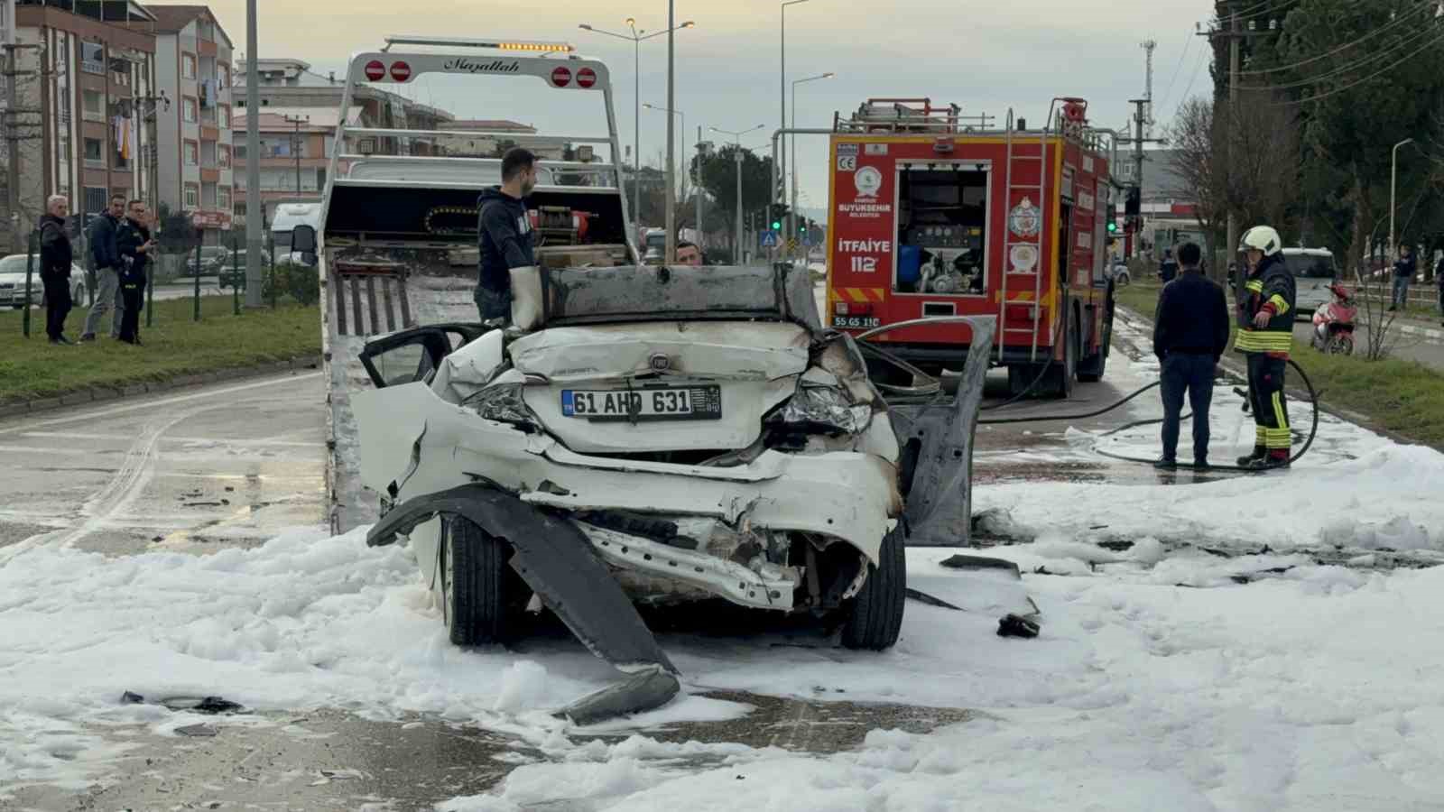 Samsun’da 5 araçlı zincirleme kaza: 3 otomobil alev alev yandı, 4 yaralı
