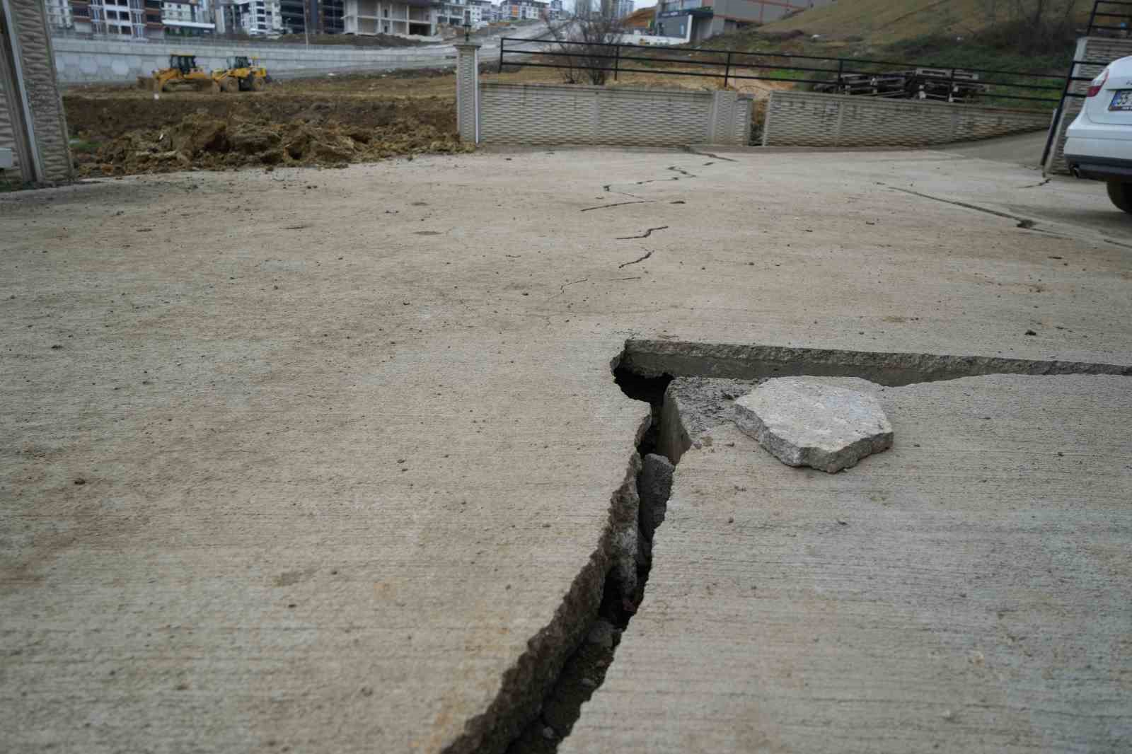 Samsun’da apartmanlarda derin çatlaklar: Bina sakinleri tedirgin
