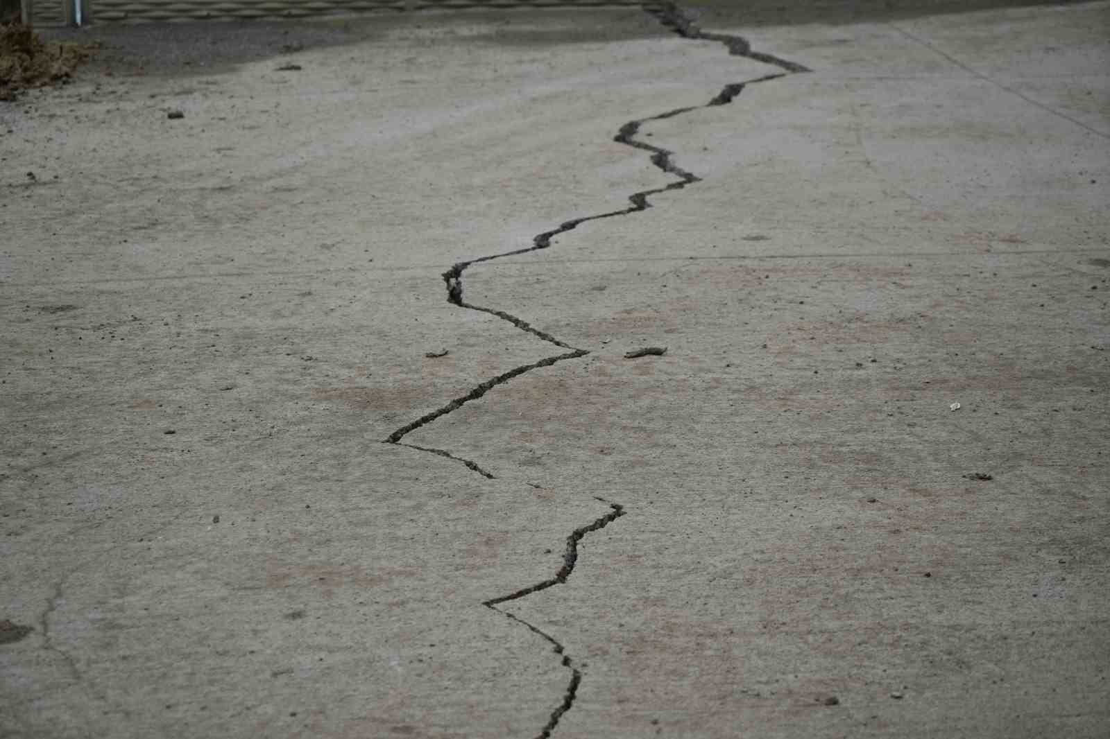 Samsun’da apartmanlarda derin çatlaklar: Bina sakinleri tedirgin
