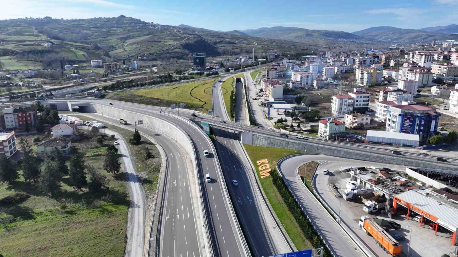 Samsun’da Batı Çevre Yolu 10 dakikaya inecek, Yeşilkent Kavşağı yıllık 645 milyon lira tasarruf sağlayacak
Samsun’da Batı Çevre Yolu 10 dakikaya inecek, Yeşilkent Kavşağı yıllık 645 milyon lira tasarruf sağlayacak
