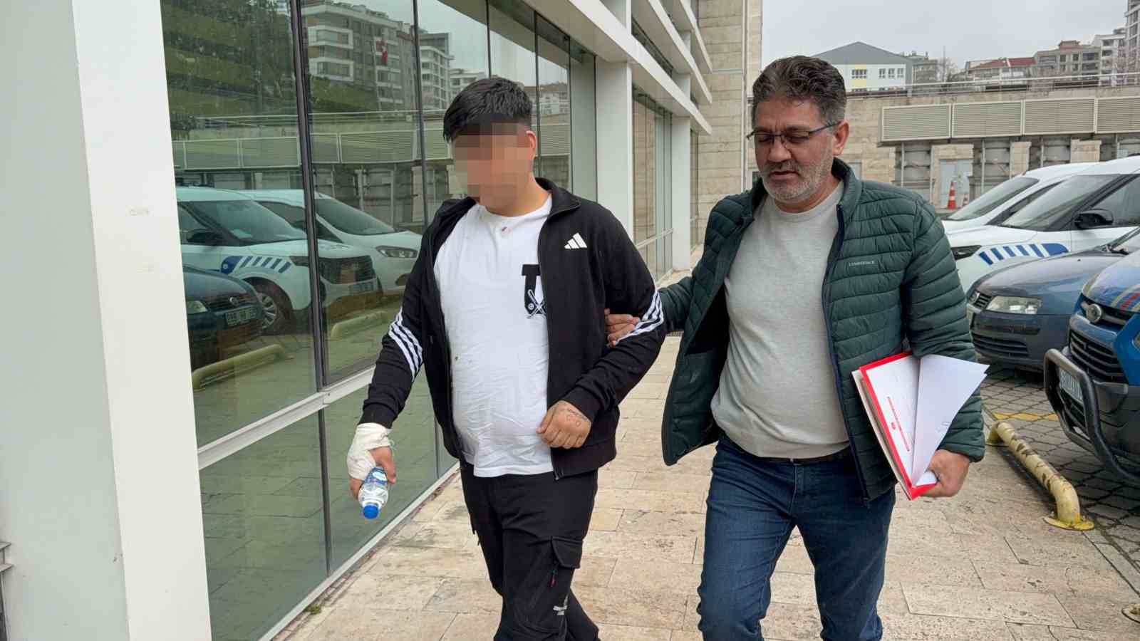 Samsun’da bıçaklı kavga: 3 yaralı
