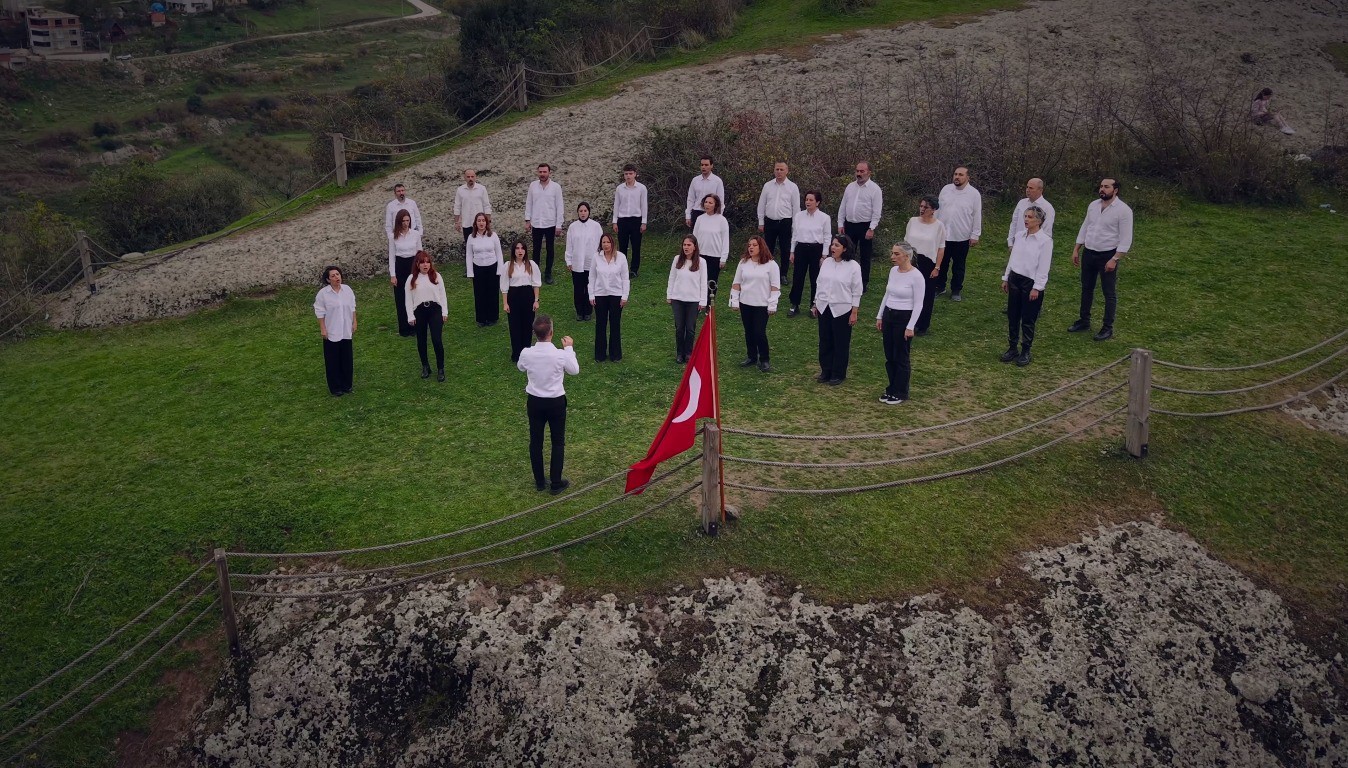 Samsun’da ‘Çanakkale Şehitlerine’ şiiri çok sesli koro ile seslendirildi
