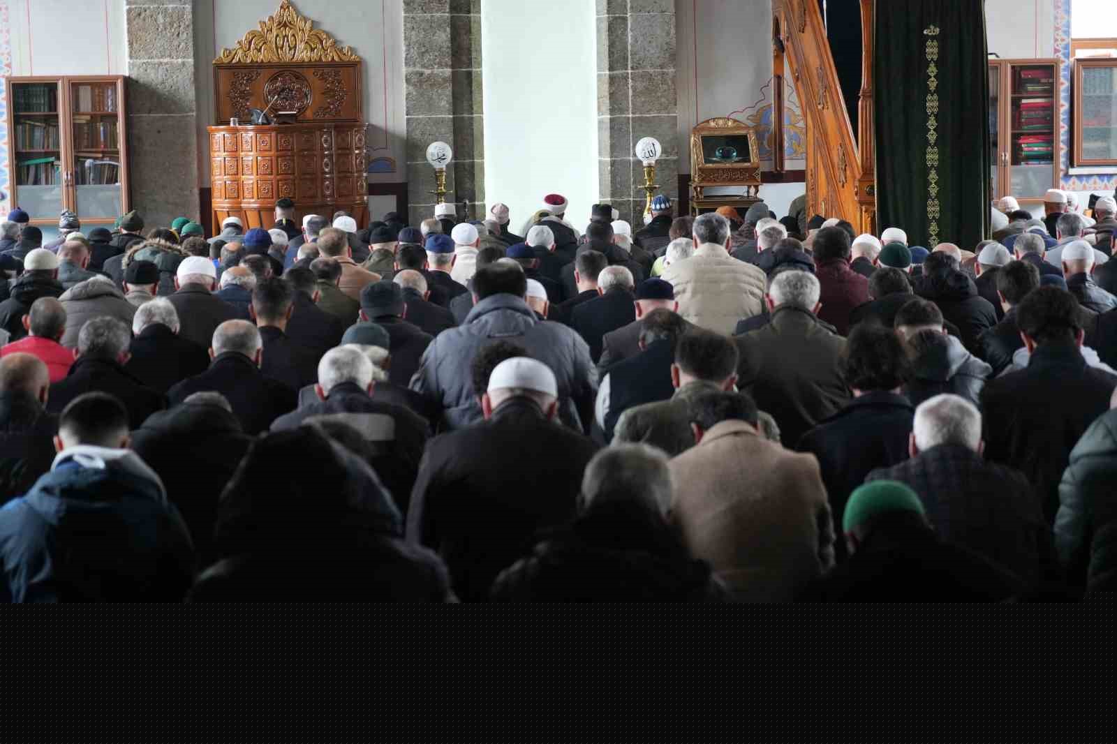 Samsun’da "çifte bayram" coşkusu: Vatandaşlar camilere akın etti
