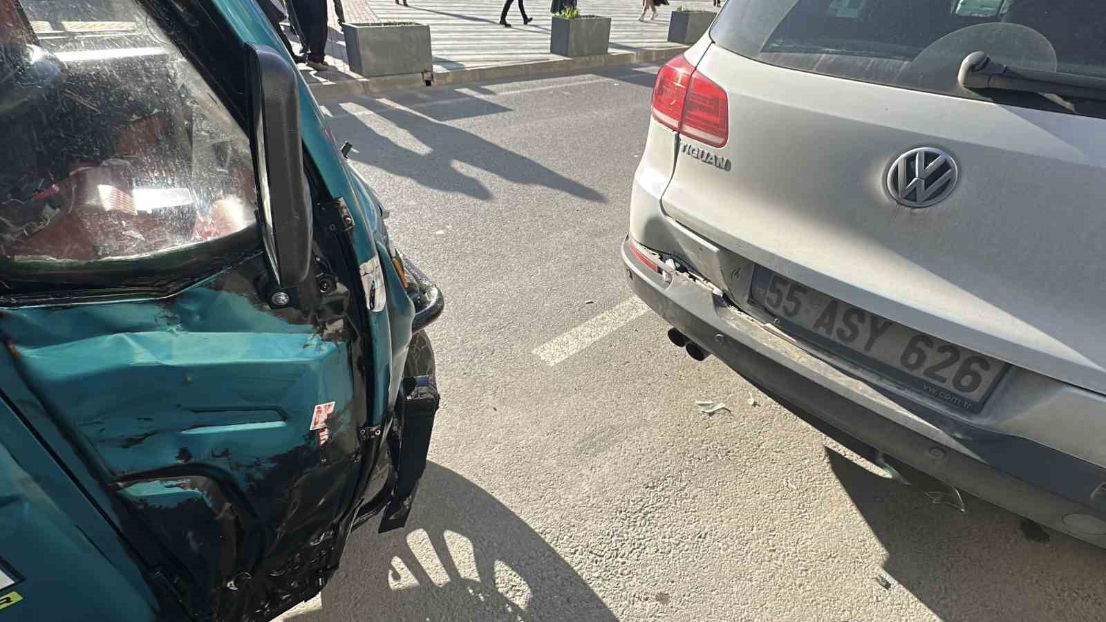 Samsun’da elektrikli motor park halindeki araca çarptı: 1 yaralı

