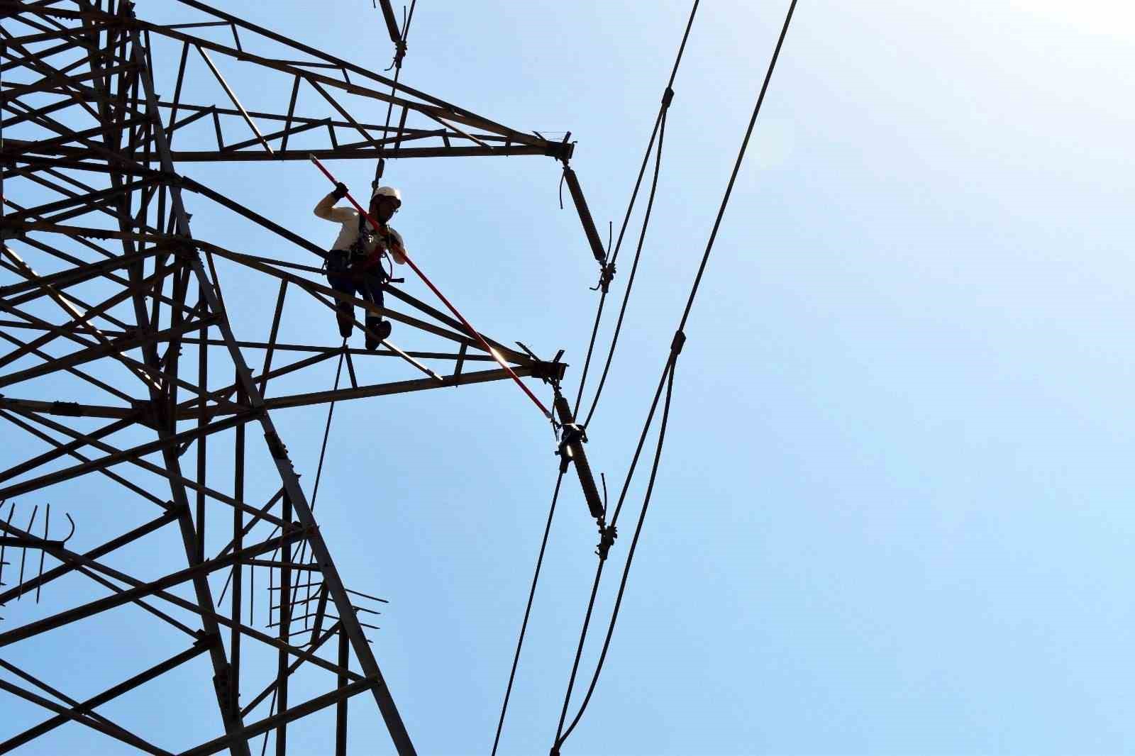 Samsun’da enerji altyapısına 11,2 milyar TL’lik yatırım planı
Samsun’da enerji altyapısına 11,2 milyar TL’lik yatırım planı