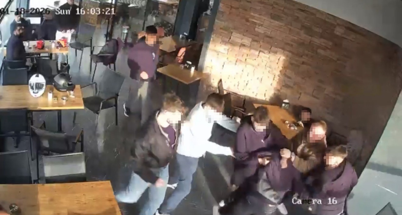 Samsun’da fırında bıçaklı saldırı kamerada: 2 yaralı
