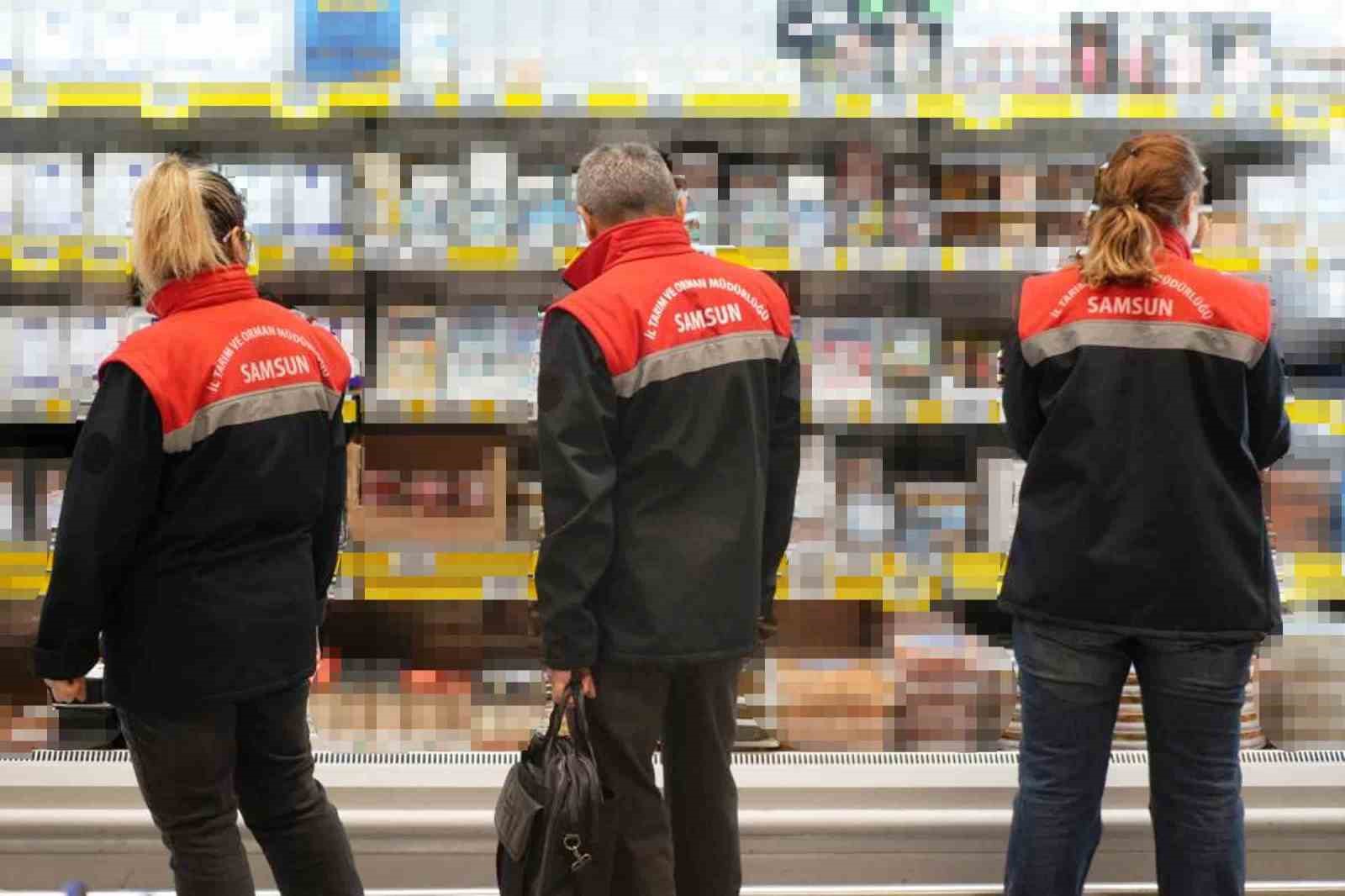 Samsun’da gıda denetimlerinde 23 milyon TL idari para cezası uygulandı
Samsun’da gıda denetimlerinde 23 milyon TL idari para cezası uygulandı