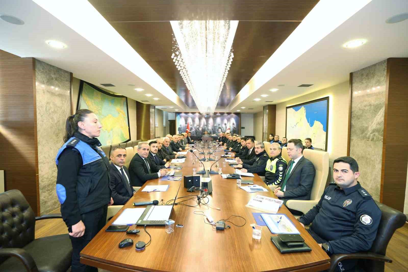 Samsun’da güvenlik zirvesi
Samsun’da güvenlik zirvesi