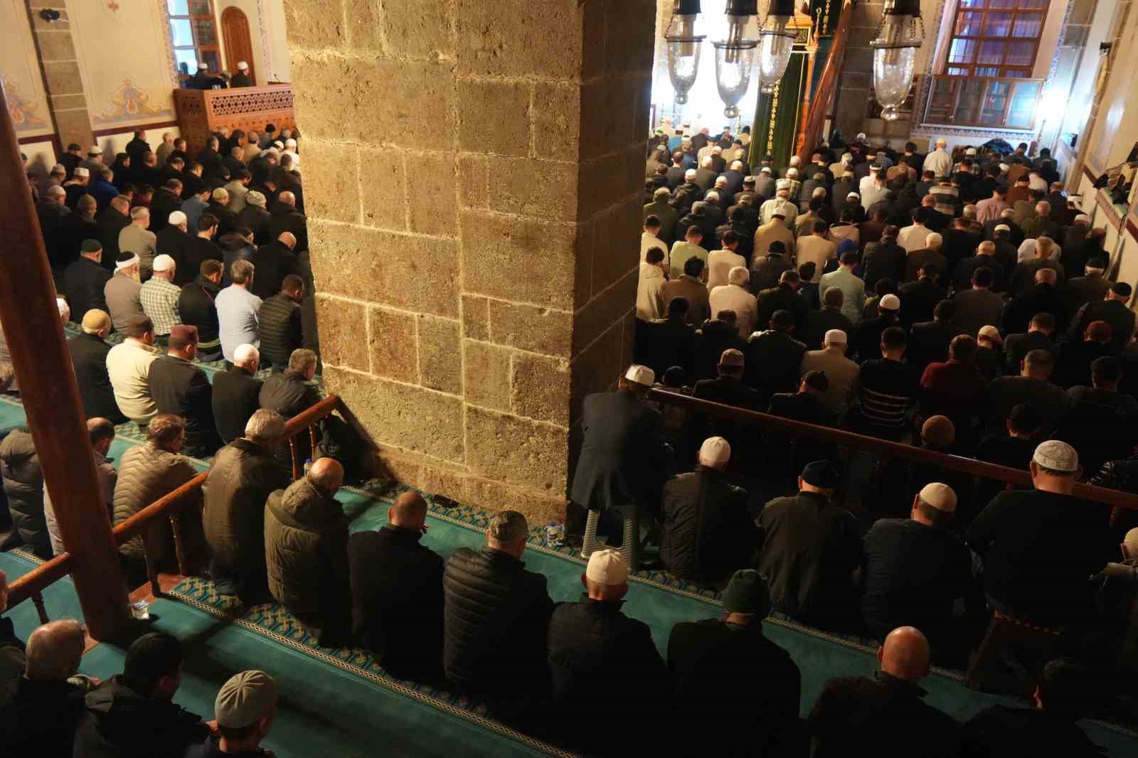 Samsun’da ilk teravih namazı kılındı
