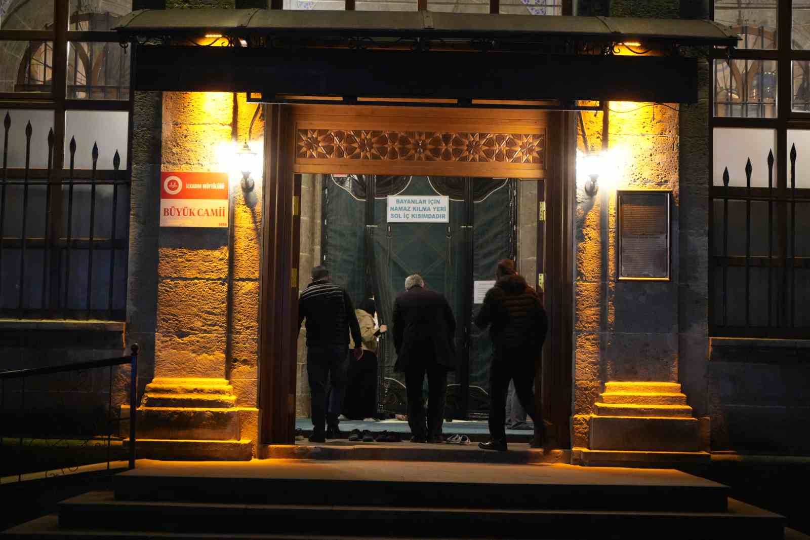 Samsun’da ilk teravih namazı kılındı
