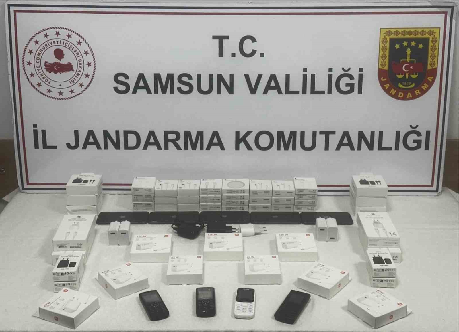 Samsun’da jandarma uyuşturucu ve kaçak ürün ele geçirdi
