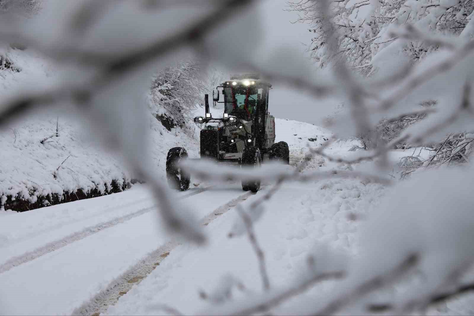 Samsun’da karla mücadele: 575 mahalle yolu ulaşıma açıldı
