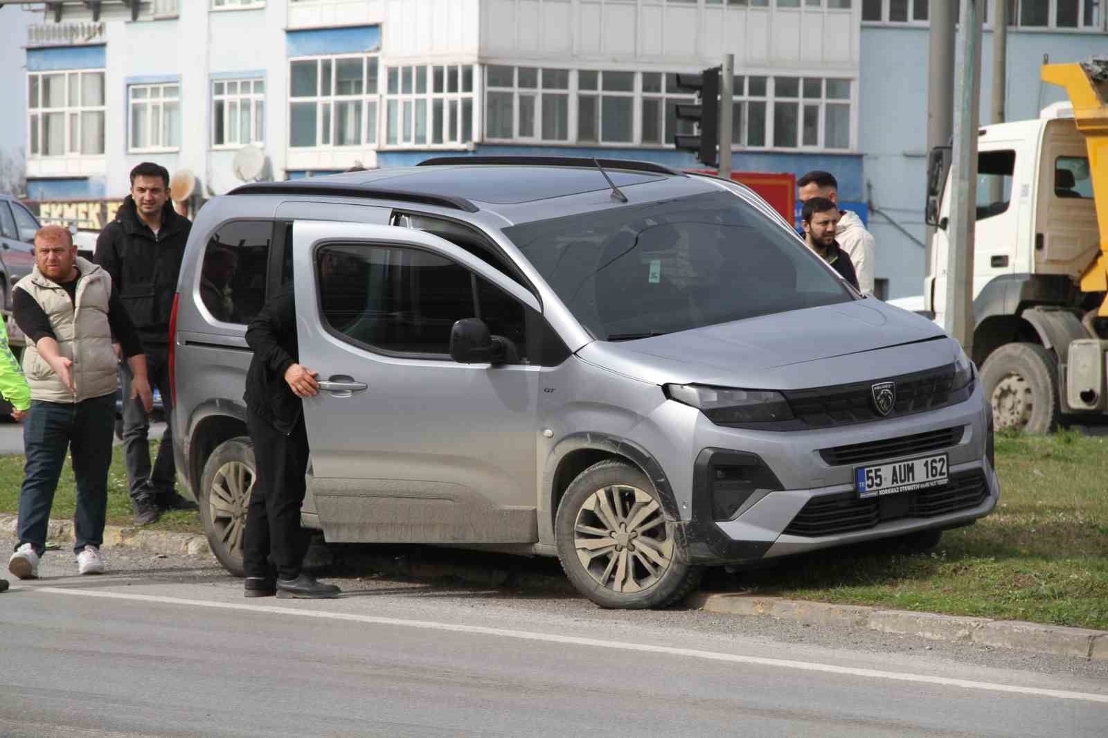 Samsun’da kırmızı ışık ihlali kazaya yol açtı: 3 yaralı
