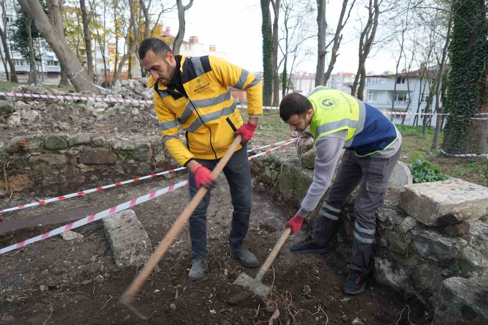 Samsun’da mezarlığın altından tarih çıkıyor: Samsun yazılı mezar kitabesi, yeni tarihi mezarlar
Samsun’da mezarlığın altından tarih çıkıyor: Samsun yazılı mezar kitabesi, yeni tarihi mezarlar