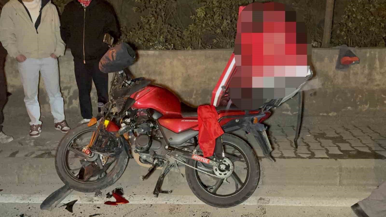 Samsun’da motosiklet servis minibüsüne çarptı: 1 yaralı
