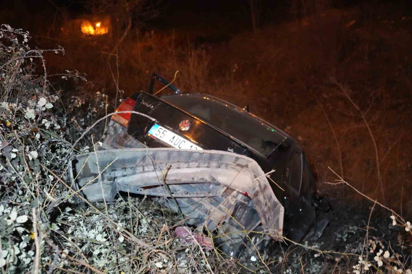 Samsun’da otomobil 3 metre yükseklikten yuvarlandı: Sürücü yara almadan kurtuldu
