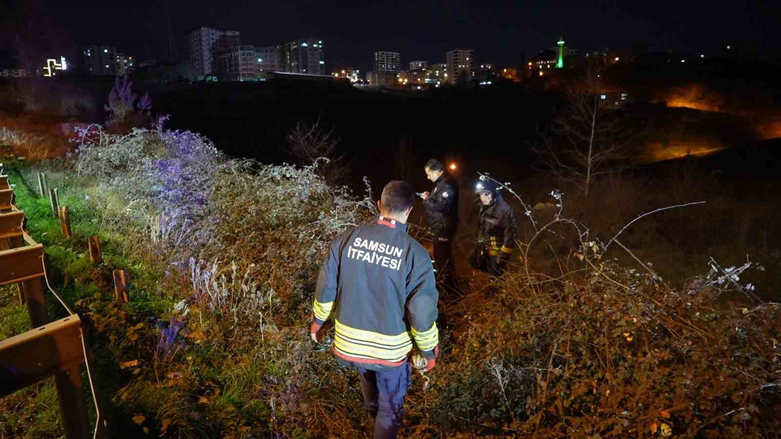 Samsun’da otomobil 3 metre yükseklikten yuvarlandı: Sürücü yara almadan kurtuldu
