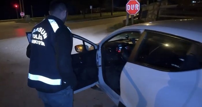 Samsun’da otomobilin bagajında 24 bin hap ele geçirildi
