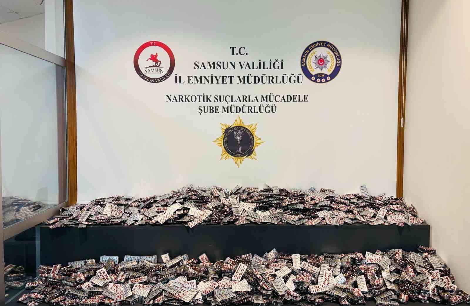 Samsun’da otomobilin bagajında 24 bin hap ele geçirildi
