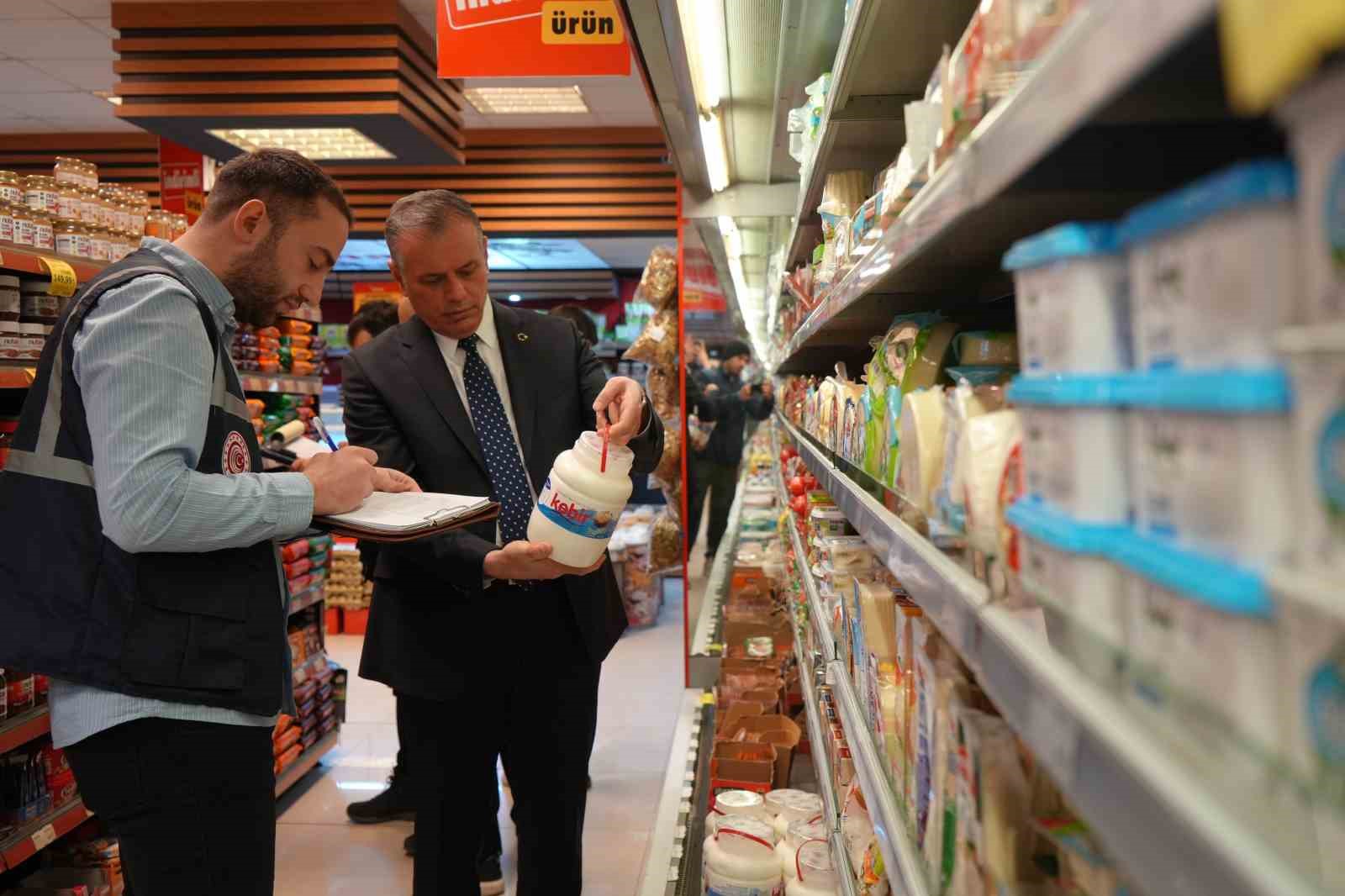 Samsun’da Ramazan denetimleri sıkılaştı: 470 bin ürün incelendi
Samsun’da Ramazan denetimleri sıkılaştı: 470 bin ürün incelendi