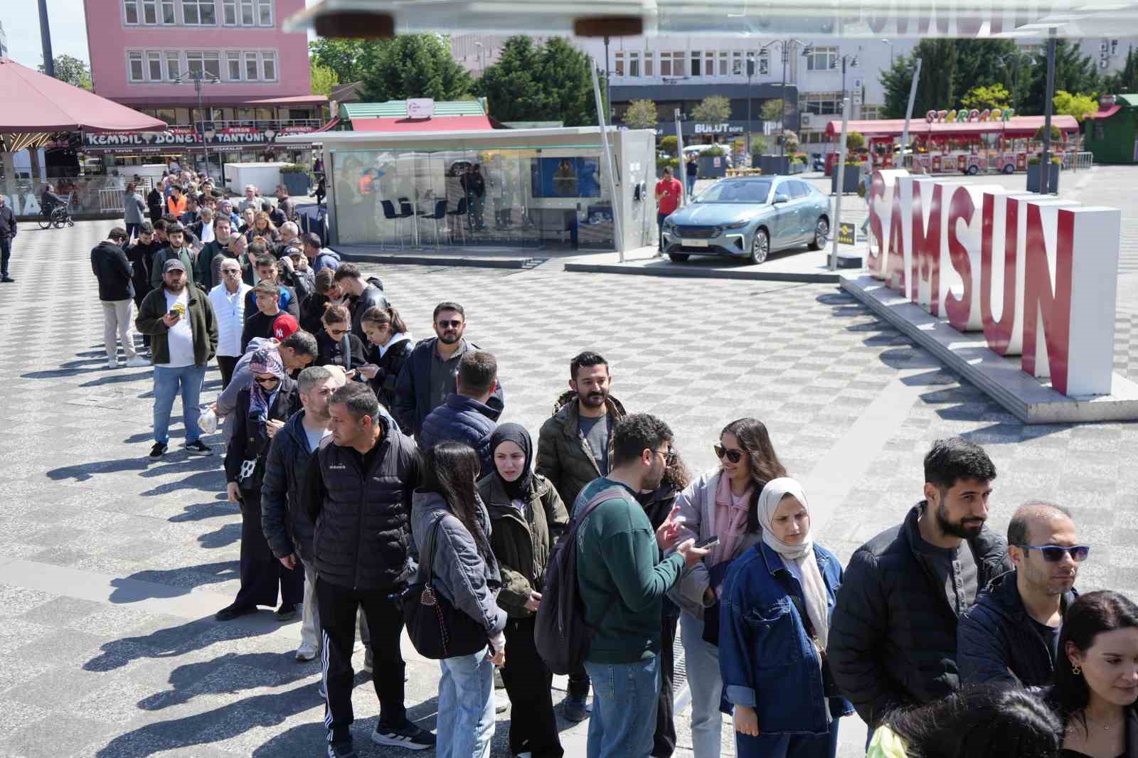 Samsun’da şampiyonluk maçı heyecanı: Biletler için kuyruk oluştu
