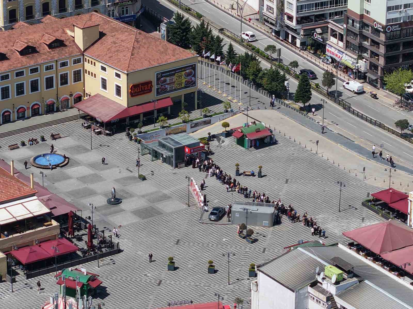 Samsun’da şampiyonluk maçı heyecanı: Biletler için kuyruk oluştu
