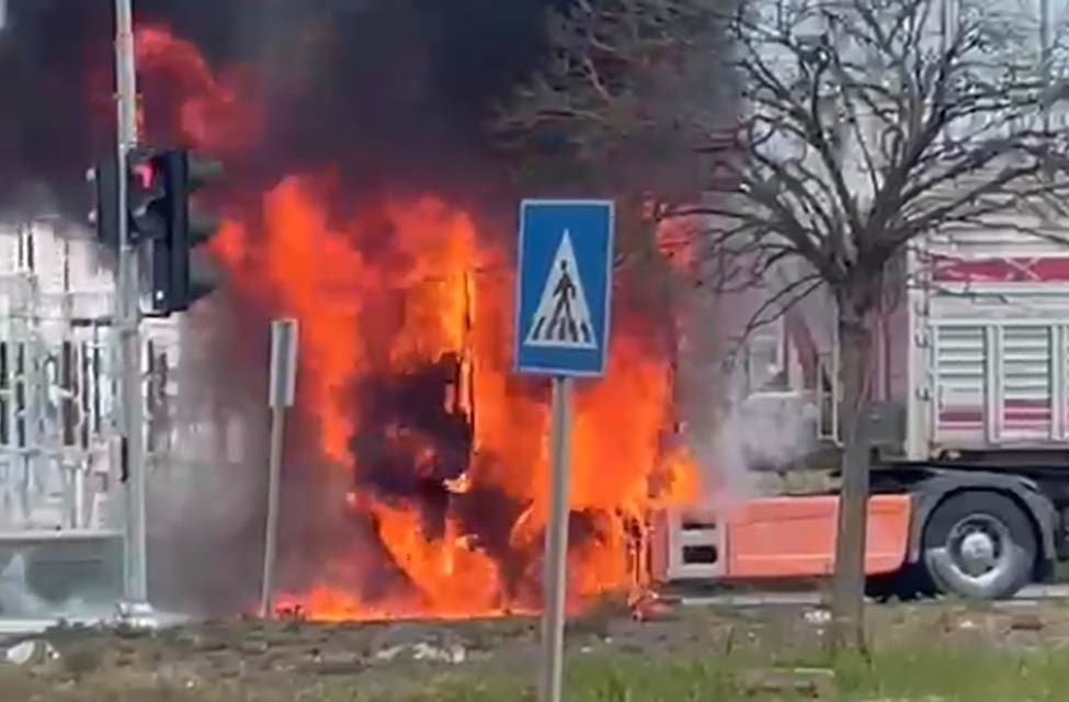 Samsun’da seyir halindeki tırın kupası alevlere teslim oldu
