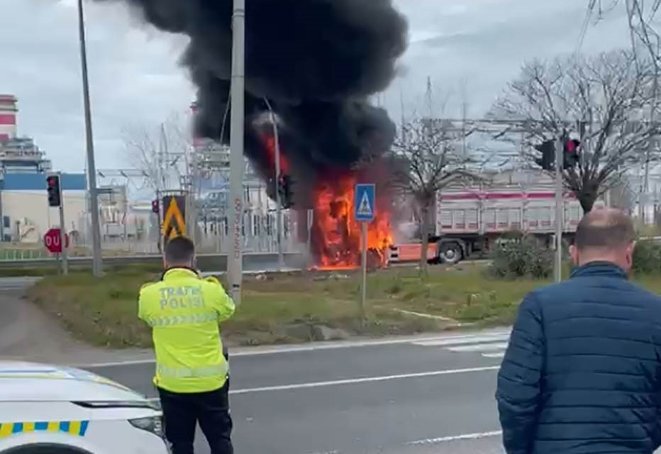 Samsun’da seyir halindeki tırın kupası alevlere teslim oldu
