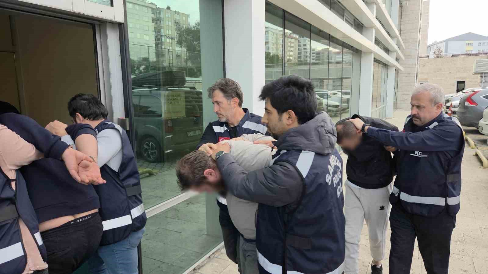 Samsun’da silahlı tehdit ve zorla para alma iddiası: 4 şüpheli adliyede
