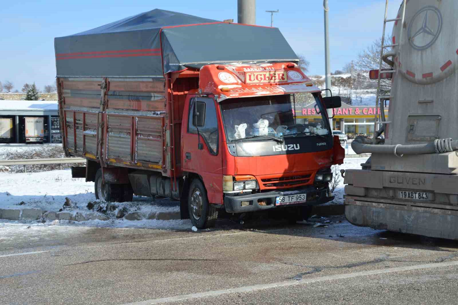 Samsun’da tır ile kamyonet çarpıştı: 2 yaralı
