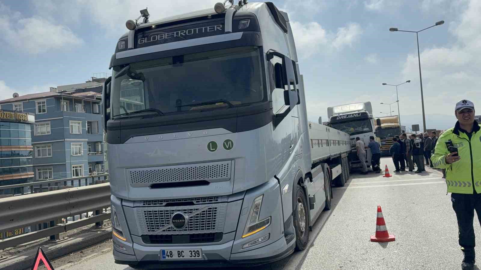 Samsun’da tır tıra arkadan çarptı
