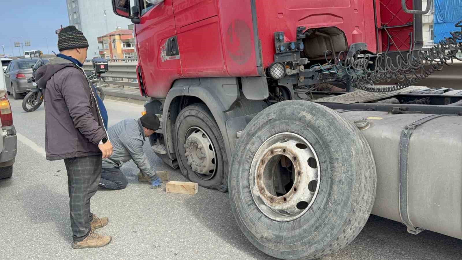 Samsun’da tır tıra arkadan çarptı
