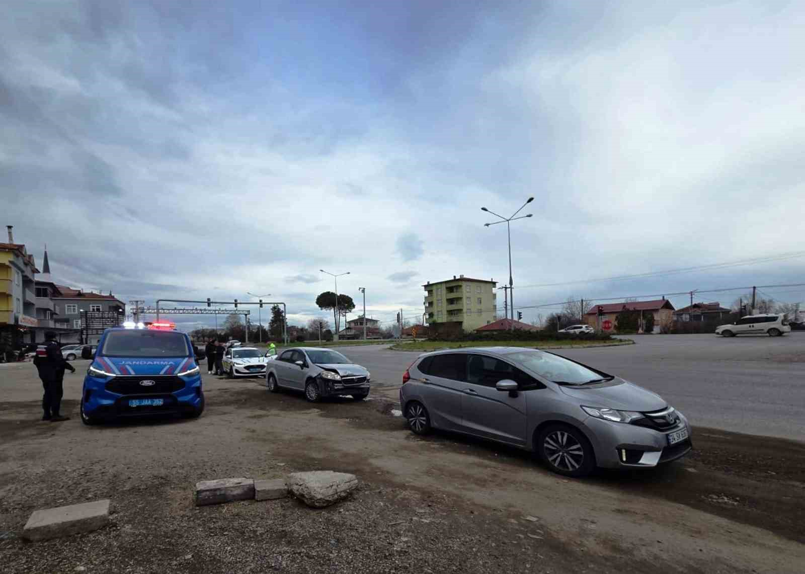 Samsun’da trafik kazası: 2 araçta maddi hasar oluştu
