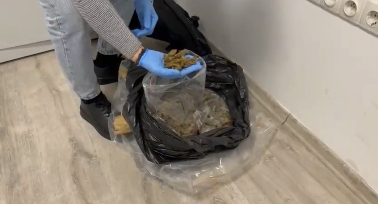 Samsun’da uyuşturucu ve ruhsatsız silah ele geçirildi
