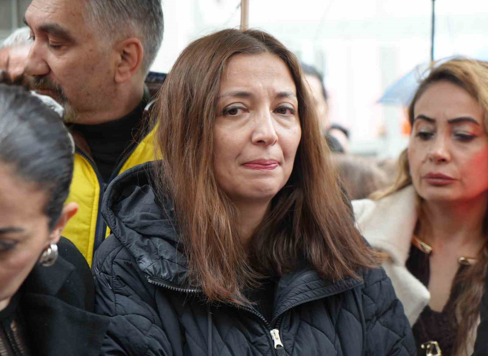 Samsun’da veli sınıfı bastı, öğretmenler basın açıklaması ile tepki gösterdi
